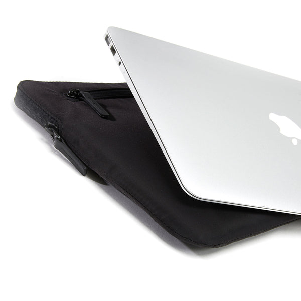 インケース PCケース クラッチバッグ Compact Sleeve in Flight Nylon for MacBook Pro 13  Incase 137211053022
