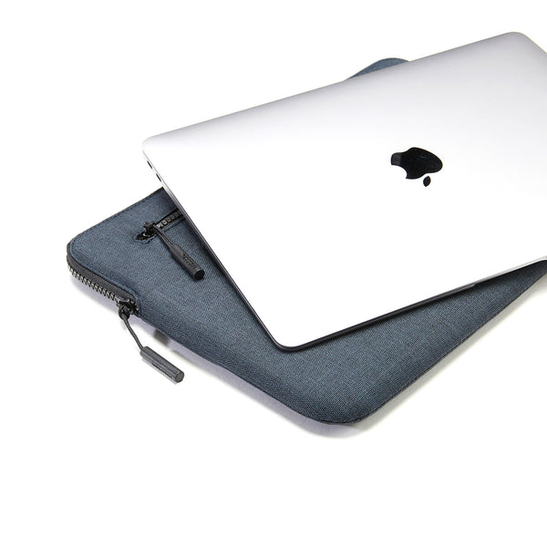 Incase インケース クラッチバッグ Compact Sleeve in Woolenex for 13-inch MacBook Pro 13インチ (USB-C)/MacBook Air 13インチ/MacBook Air Retina Display 2020 & M1 2020  13インチ  137222053012【正規販売店】