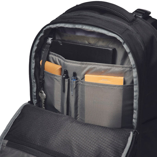 Incase インケース リュック Tracks Backpack 18L -Black- トラックス バックパック 18L MacBook Pro 13インチ対応 137242053002【正規販売店】