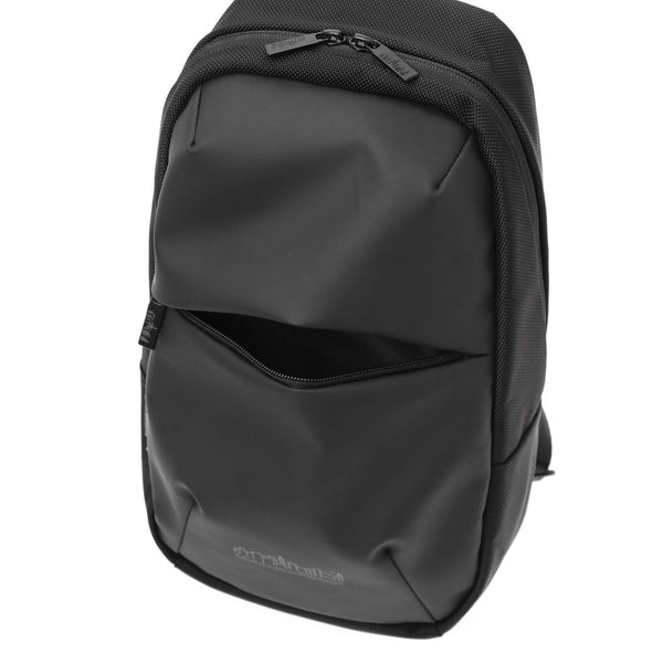 Manhattan BLACK マンハッタンブラック ショルダーバッグ BERNARDO CROSSBODY BAG VEGGIELEATHER MP1933VGLBL【正規販売店】